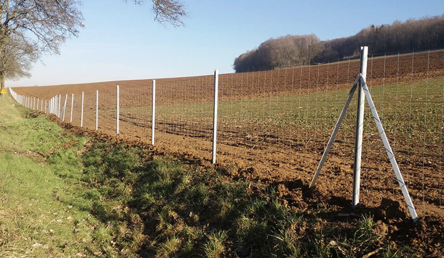 Large linear Fence HT 2100MM